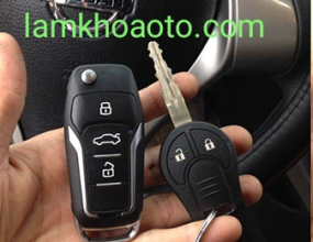 Làm chìa xe Nissan Navara 